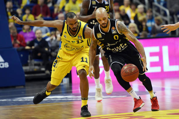 触对手小腿 触对手小腿