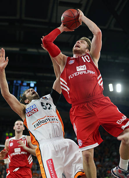 场上上演 场上上演